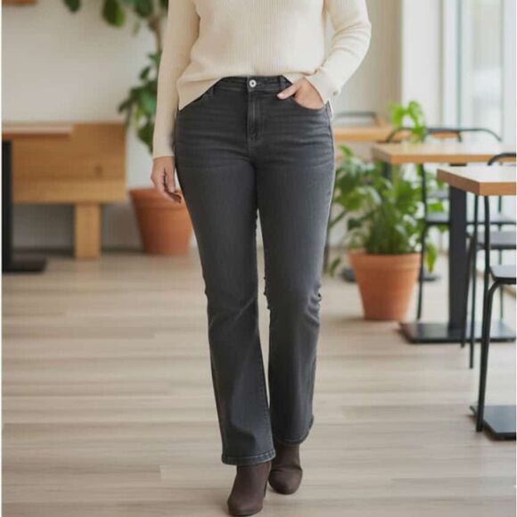 Chico's Platinum Women's Boot Cut Size 1 US 8 Short Black Jeans Stretch - Picture 1 of 8